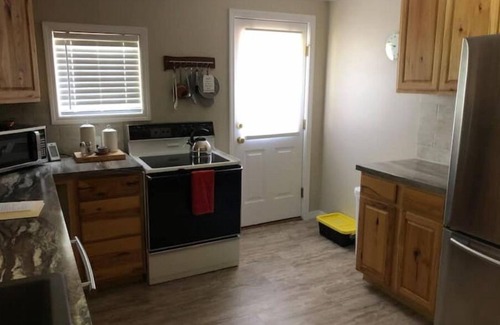 Eagle Rock Cabina | The Nest a Cozy Cabin at Table Rock Lake - two blocks to water, large deck