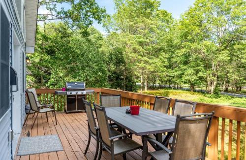 Briar Crest Woods Chalet De Esquí | The Nest at Brier Crest by AvantStay Game Room Expansive Deck Fire Pit