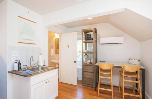 Lockeland Springs Casa | The Nest: East Nash Studio