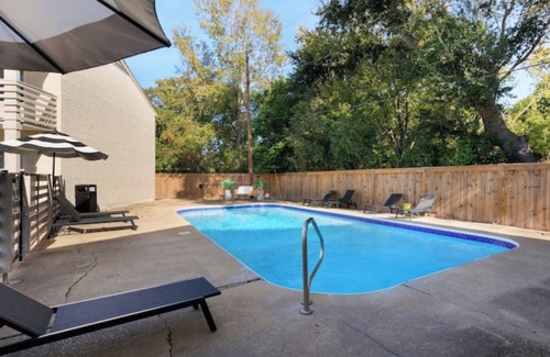 Biloxi Apartamento | The Nest in OS-Steps to Downtown, Minutes to the Beach + Golf Cart Available