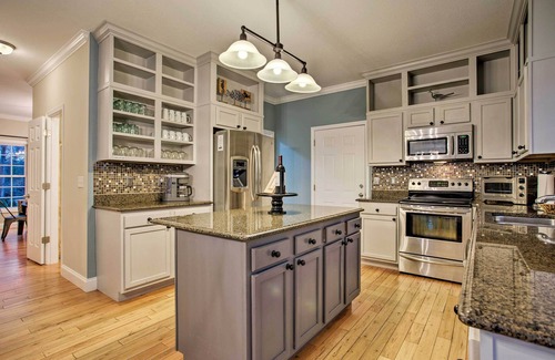 Royal Pines Casa | THE NEST Spacious 5-bedroom House in Excellent Asheville Location with Game Room