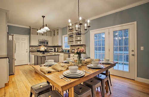 Royal Pines Casa | THE NEST Spacious 5-bedroom House in Excellent Asheville Location with Game Room