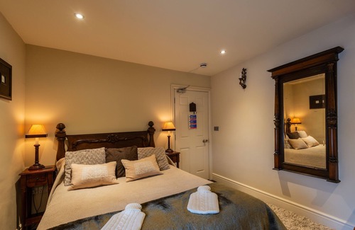 Llandovery Casa | The New White Lion