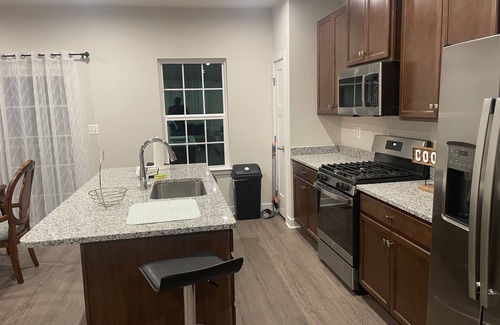 Rio Casa | The newly built townhouse 5 min away from the airport and a mile from stores