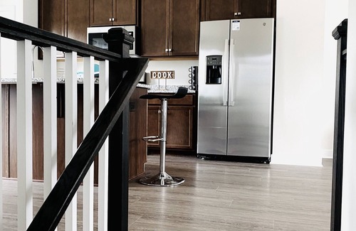 Rio Casa | The newly built townhouse 5 min away from the airport and a mile from stores