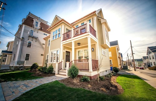 Yachting Village Casa | The Newport Lofts - 611 Thames Street