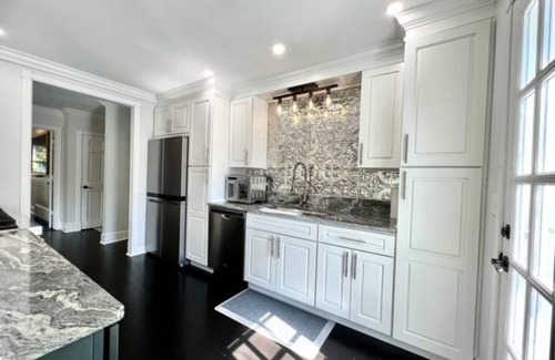 Charlestown Casa | The Ninigret Nest - 10 mins to all Charlestown Beaches, walk to Umbrella factory