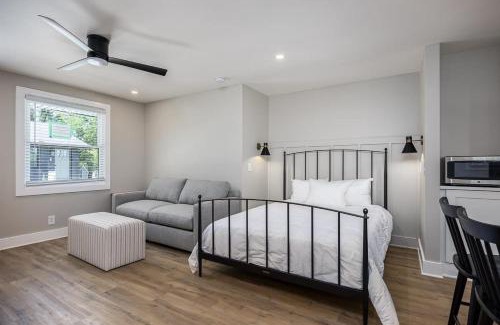 Hillsboro West End Apartamento | The Nomad 48-Person Hillsboro Village Retreat Studio 1BR Spaces