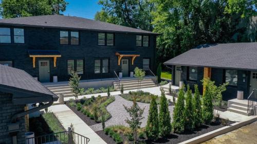 Hillsboro West End Apartamento | The Nomad 8BR Buyout 32 Guests in Hillsboro