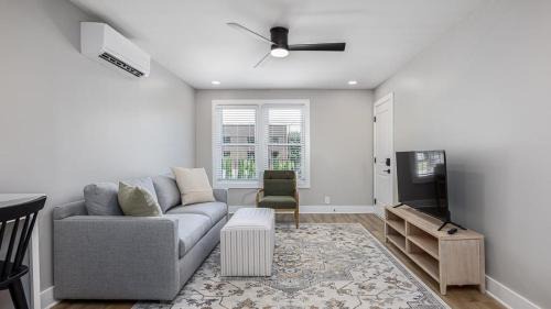 Hillsboro West End Apartamento | The Nomad 8BR Buyout 32 Guests in Hillsboro