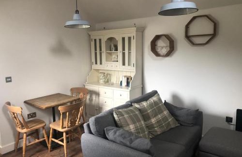 Gawcott Casa | The Nook, 1 Bedroom Cottage with Indoor Fireplace