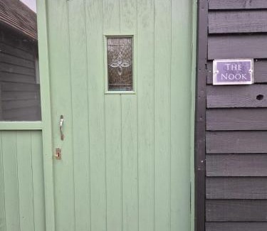 Gawcott Casa | The Nook, 1 Bedroom Cottage with Indoor Fireplace