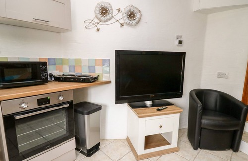 Clydey Cabaña | THE NOOK, pet friendly, with a garden in Cenarth