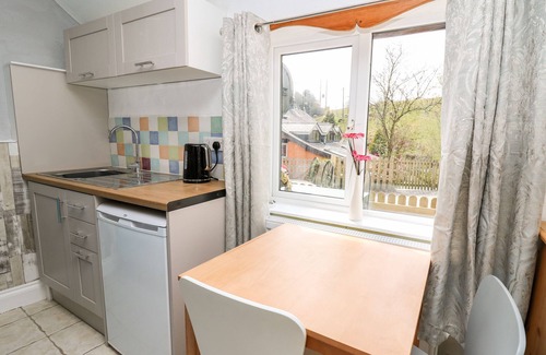 Clydey Cabaña | THE NOOK, pet friendly, with a garden in Cenarth