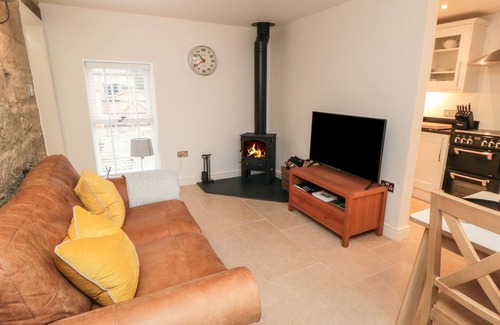 Great Fryup Dale Casa | THE NOOK, pet friendly, character holiday cottage in Glaisdale