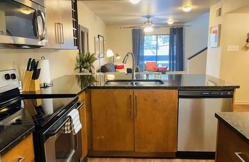 Westfield Casa | The Norwalk | Modern Tarrytown Stay Near DT