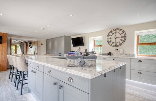 Crook Casa | The Oak, Country Home, Sleeps 4 with Hot Tub