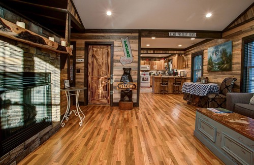 Oakley Casa | The Oakley House | Quaint, Cabin-Themed Home in Asheville | Close to the Biltmore Estate