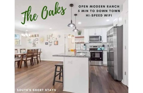 Southwest Raleigh Casa | The Oaks: Modern Ranch-5min DT, Wi-Fi, Sleeps 10!
