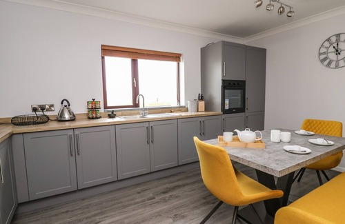 Saint Clears Cabaña | THE OAKS, pet friendly, with a garden in St Clears