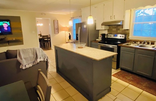 Mobile Casa | The Oaks Vanderbilt location is adjacent to USA campus and Azalea golf course