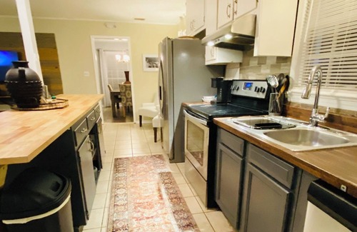 Mobile Casa | The Oaks Vanderbilt location is adjacent to USA campus and Azalea golf course