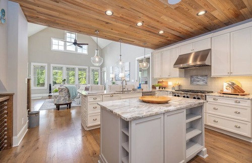 Littleton Casa | The Oasis at Lake Gaston - Heated Pool, Hot Tub, Pontoon Boat Rental Included!