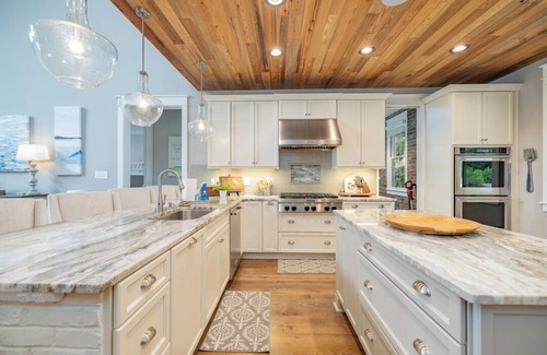 Littleton Casa | The Oasis at Lake Gaston - Heated Pool, Hot Tub, Pontoon Boat Rental Included!