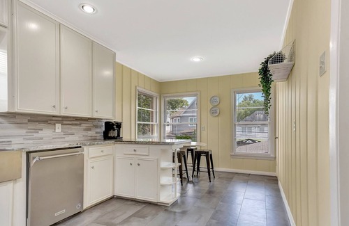 Southgate Casa | The Oasis at West U - Topside Urban Beat w/Pool