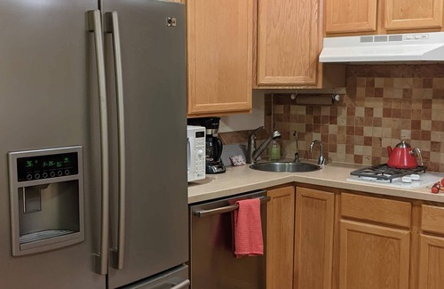 Carlsbad Casa | The Oasis: Guesthouse w/ Lush Shared Yard & Hot Tub- Great Location!