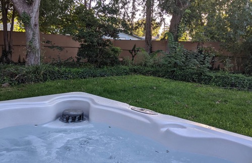 Carlsbad Casa | The Oasis: Guesthouse w/ Lush Shared Yard & Hot Tub- Great Location!