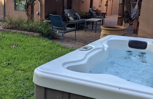 Carlsbad Casa | The Oasis: Guesthouse w/ Lush Shared Yard & Hot Tub- Great Location!