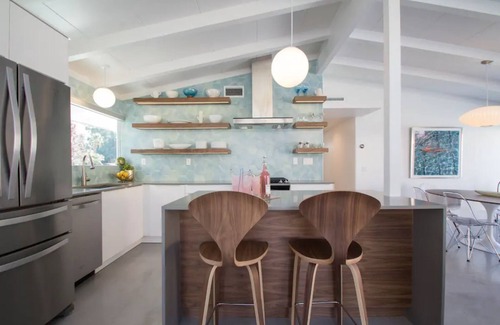 Magnesia Falls Cove Casa | The Oasis Mid-Century Home