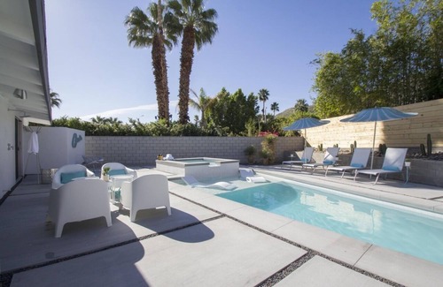 Magnesia Falls Cove Casa | The Oasis Mid-Century Home