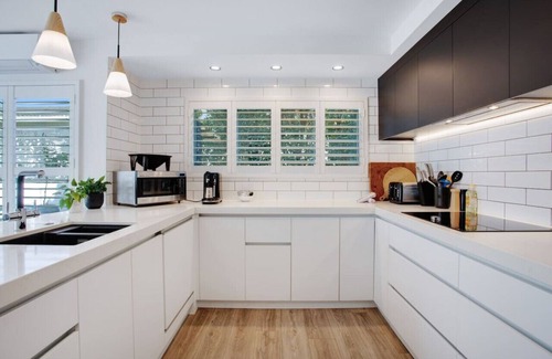 Takapuna Casa | The Oasis Home with Hot Tub and Parking