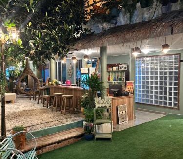 Nana Villa | The oasis on 8 Villa pool table & KTV