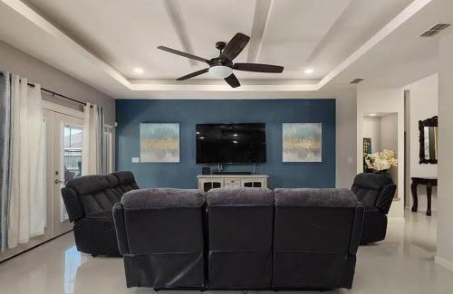 Brownsville Casa | The Oasis- Sleeps 8 (Brownsville, SPI, SpaceX)