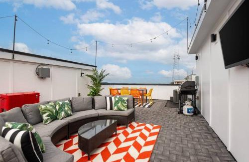Nashville Casa | The Oasis Tropical villa with rooftop views
