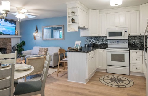 Kitty Hawk Condominio | The OBX Zen Den - Condo unit in the heart of the Outer Banks with pool