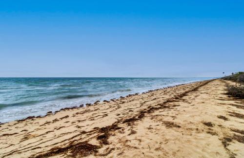 Miramar Apartamento | The Ocean Breeze Retreat