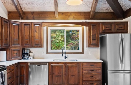 Kabletown Cabina | The Oculus - Huge Cabin with a Hot Tub!