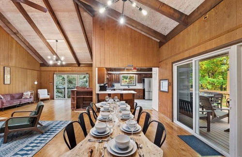 Kabletown Cabina | The Oculus - Huge Cabin with a Hot Tub!