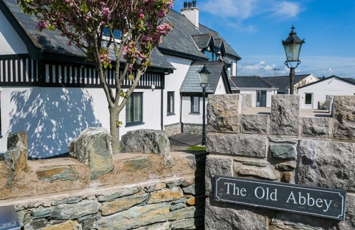 Trearddur Bay Casa | The Old Abbey