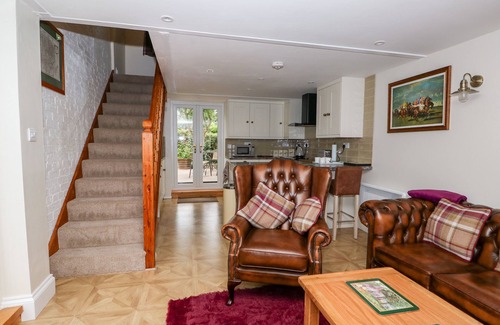 Horncastle Cabaña | THE OLD BAKER'S SHOP, pet friendly, with a garden in Horncastle