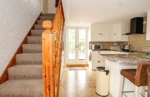 Horncastle Cabaña | THE OLD BAKER'S SHOP, pet friendly, with a garden in Horncastle