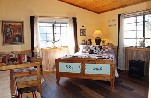 Pine Mountain Club Cama Y Desayuno | The Old Bear BnB