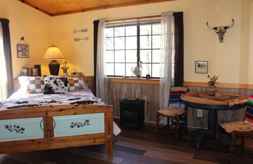 Pine Mountain Club Cama Y Desayuno | The Old Bear BnB