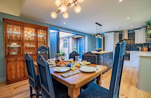 Moreton-in-Marsh Cabaña | The Old Candle Shop - sleeps 4 guests in 2 bedrooms