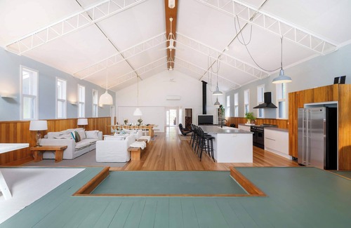 Red Hill Casa | The Old Church | Fireplace | Pets | Wineries