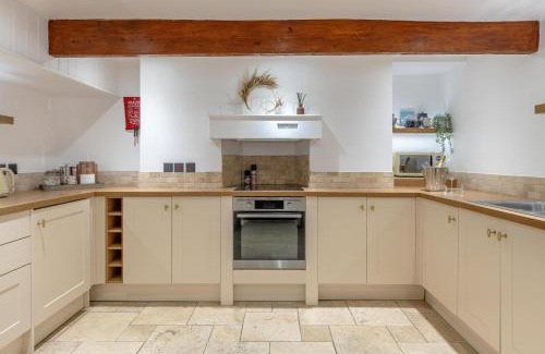 Upper Town Apartamento | The Old Crescent Bakery - 4 Bedroom Residence in Bath by Mint Stays